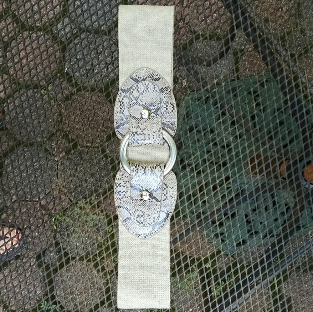 NWOT neutral color stretch belt